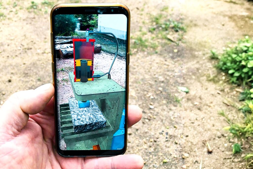 Hand hält ein Smartphone mit einem Steinbrecher als AR-Modell im AR Museum